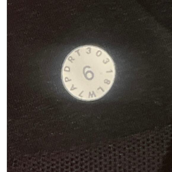 NWT - Rare Lululemon Seawheeze 2018 Speed Up Lego Rush/Black Short 2.5 - Size 6 - Picture 8 of 9